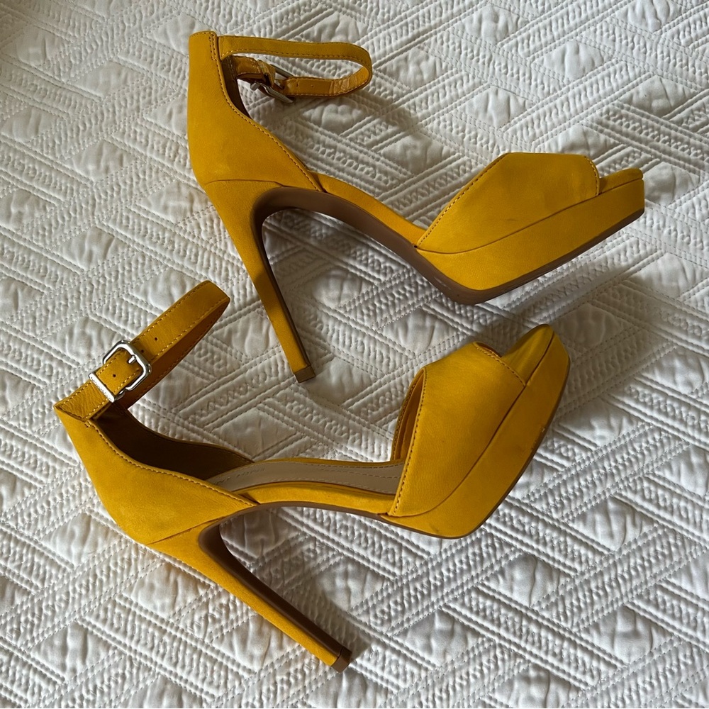 Never used. GIANNI BINI AUSTINNE SUEDE PLATFORM DRESS SANDALS - Picture 8 of 12